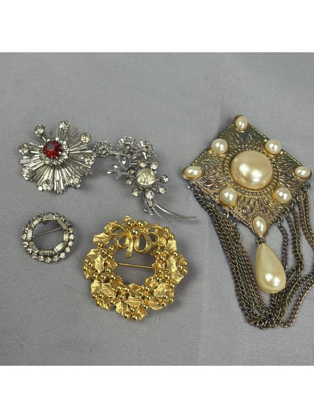 Vintage Brooch Lot 5 Gold Tone Faux Pearl Rhinestone Pins Mid Century to 90s